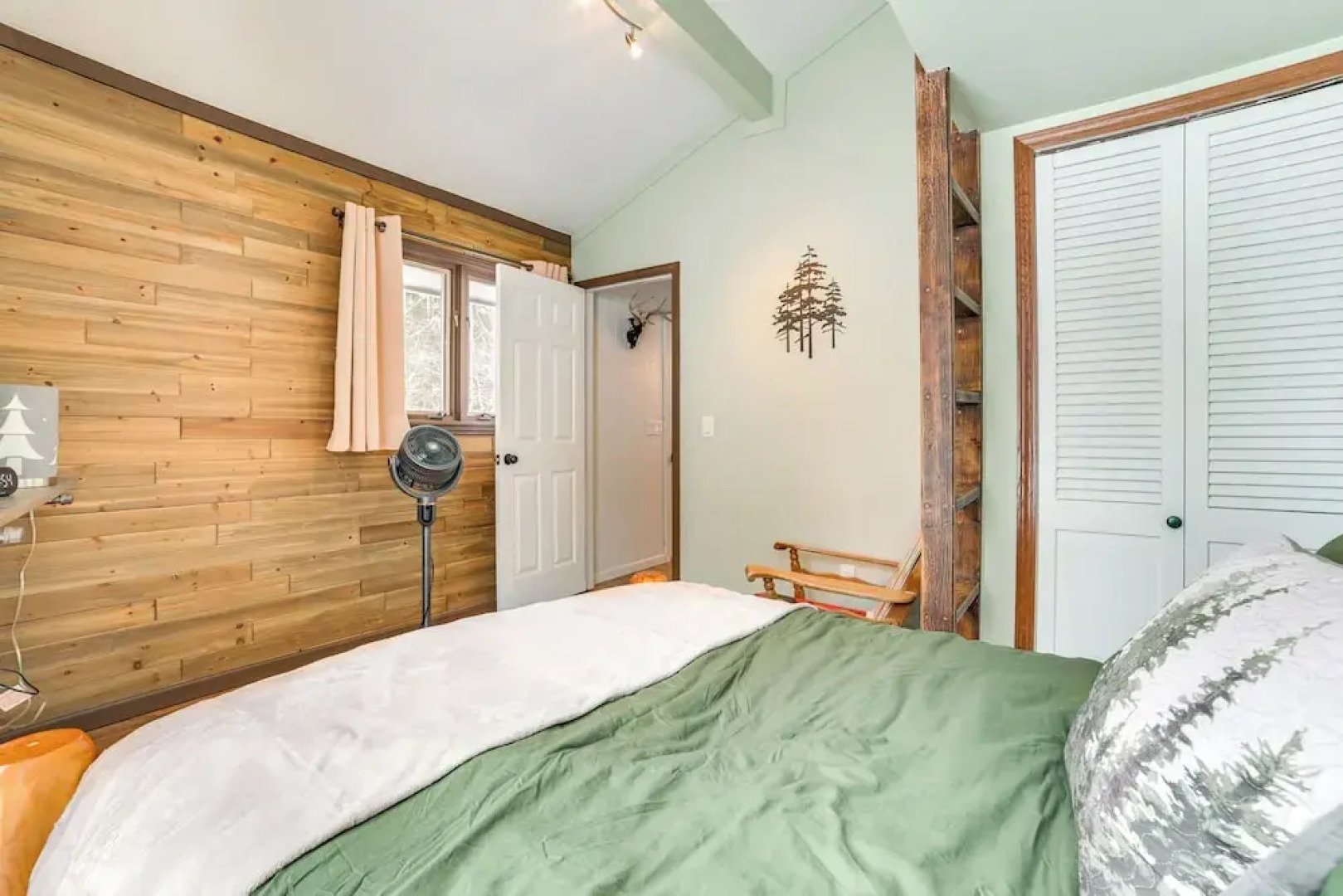 Private Hot Tub & Deck: Gaylord Family Home!