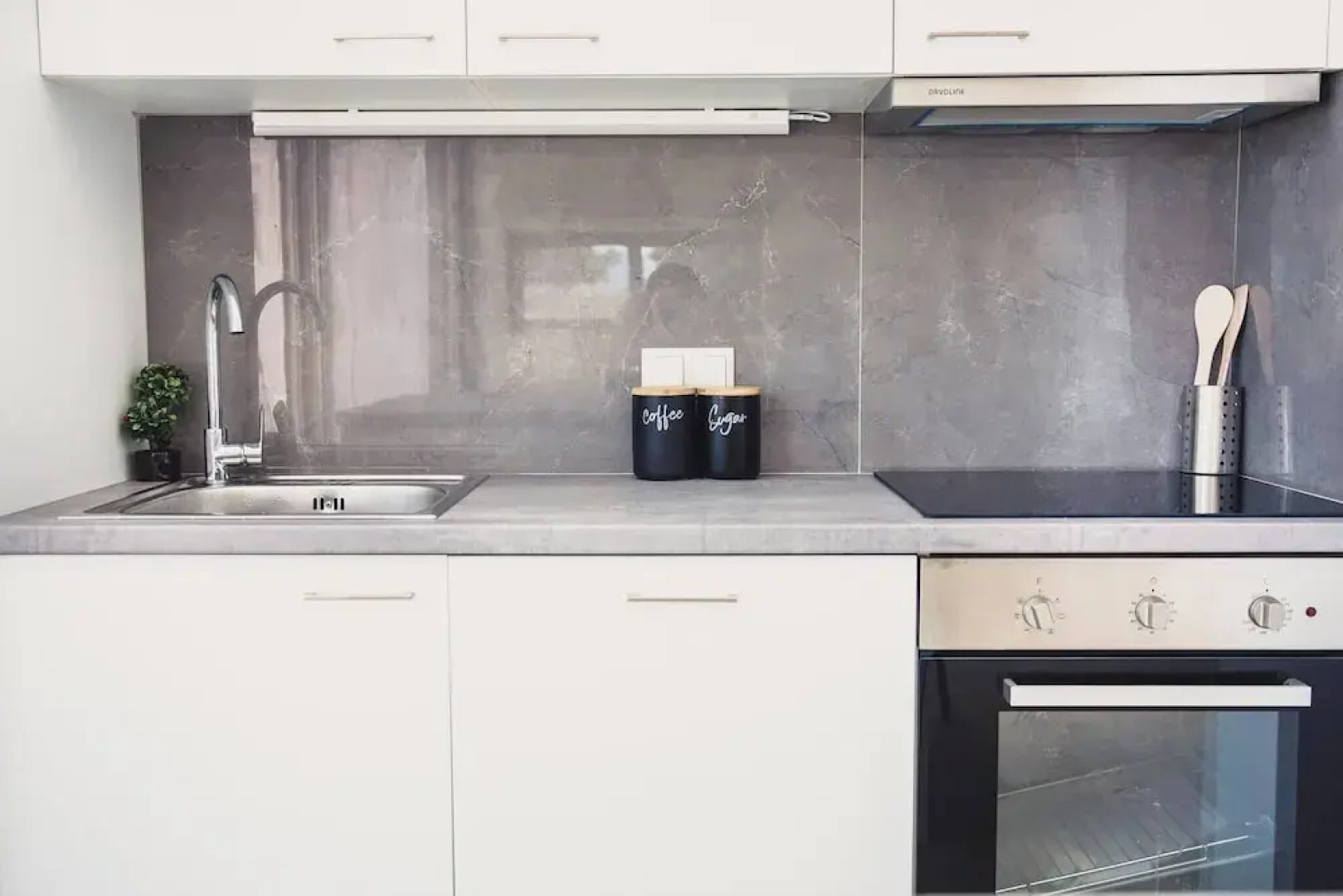 Starlight Villa Guro - 4bd, 4ba, 4min To Beach