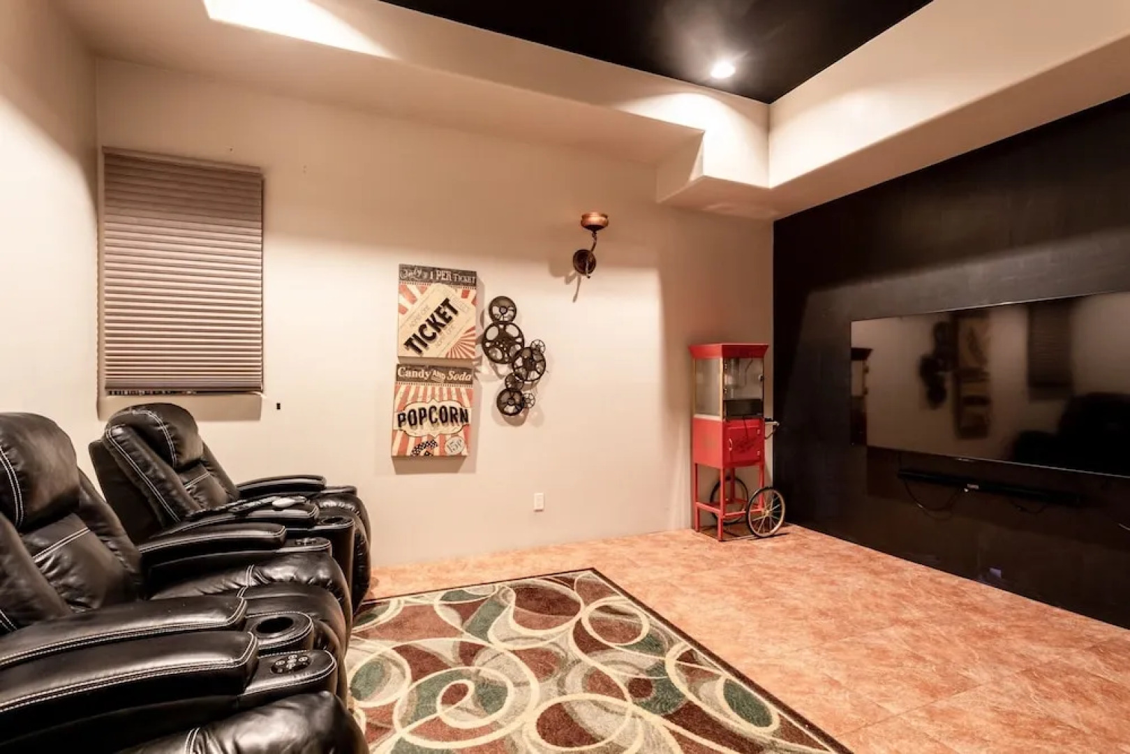 All-Suite Tuscan Home W/ Pool, SPA & Sports Court Home