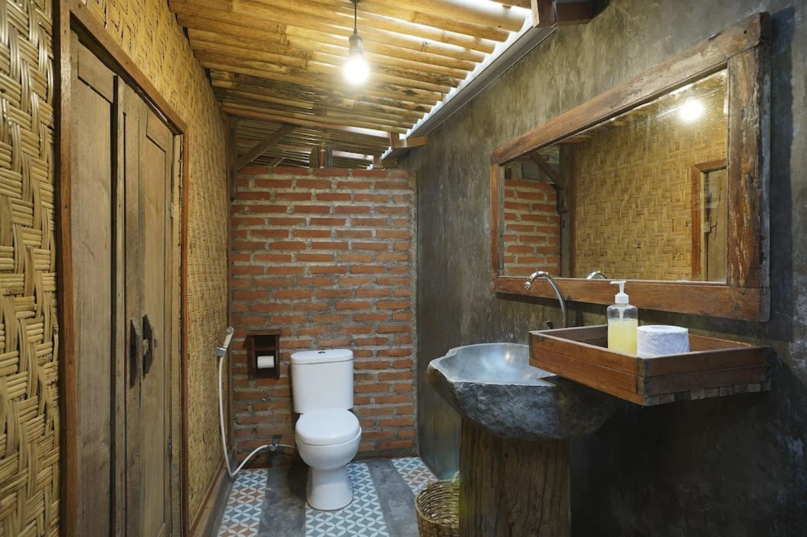 Kayu Beach Villa by OYO Rooms