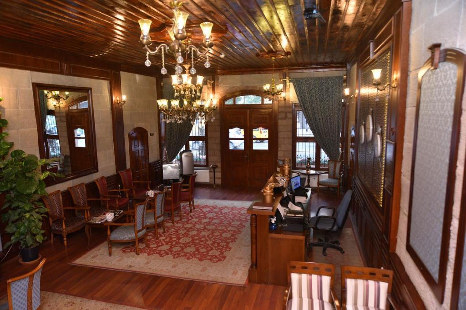 Augustus Boutique Hotel