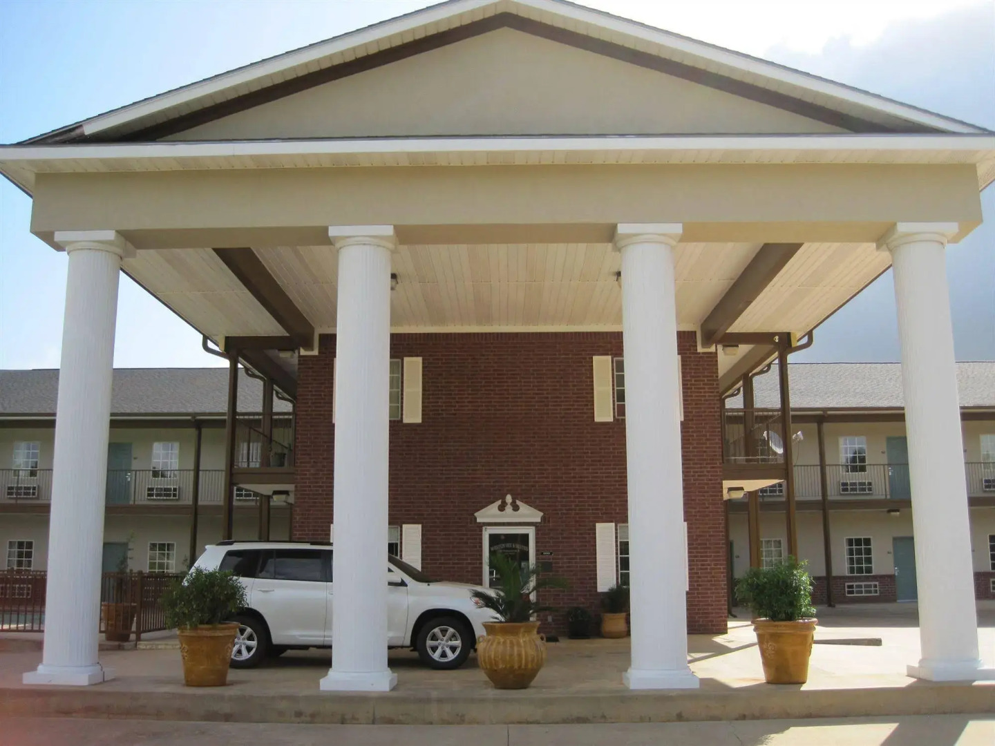 Weston Inn & Suites