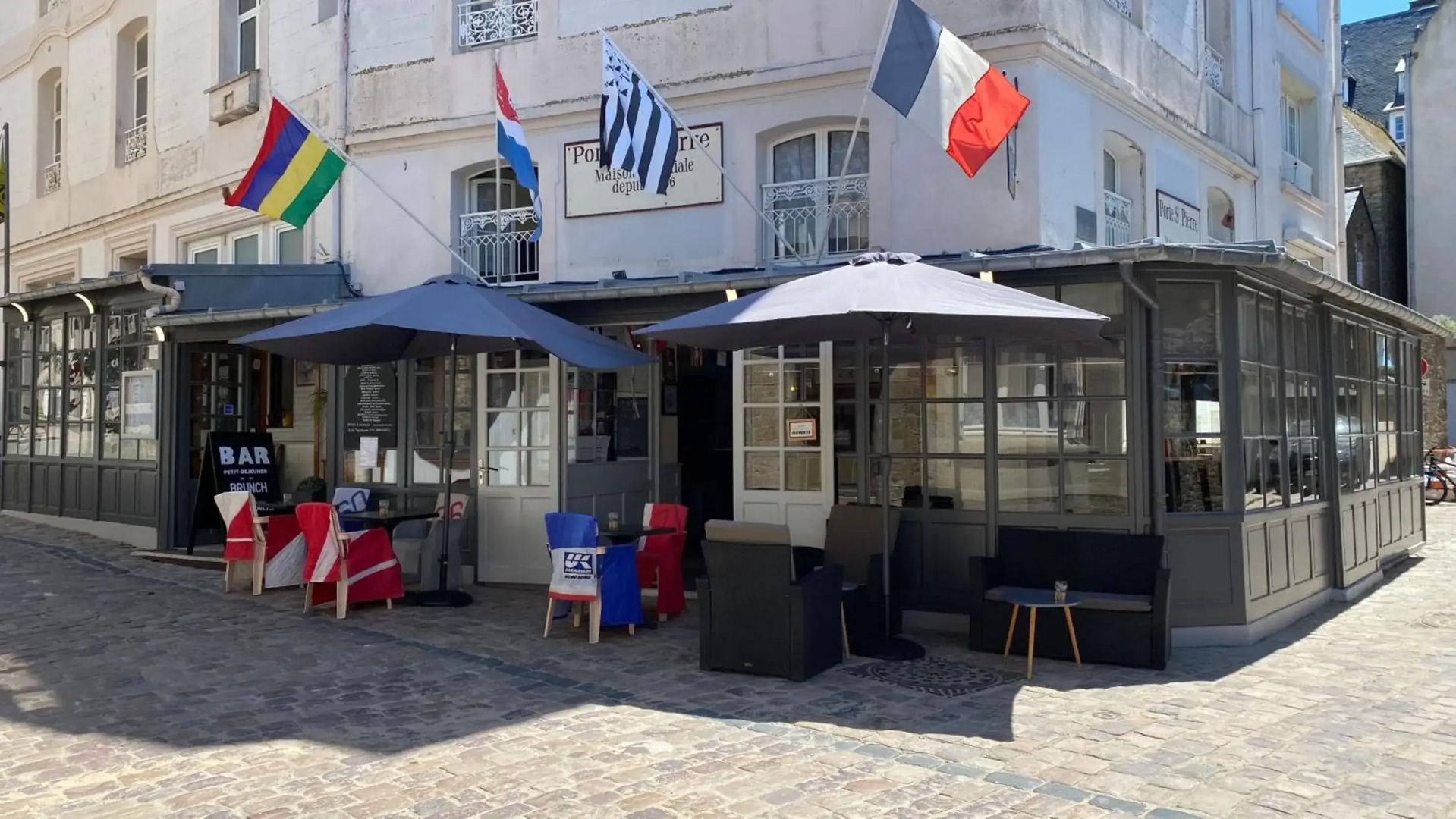 Hotel De La Porte Saint Pierre