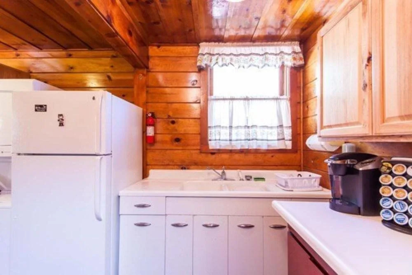 Couples Cove Lakefront Cabin by RedAwning