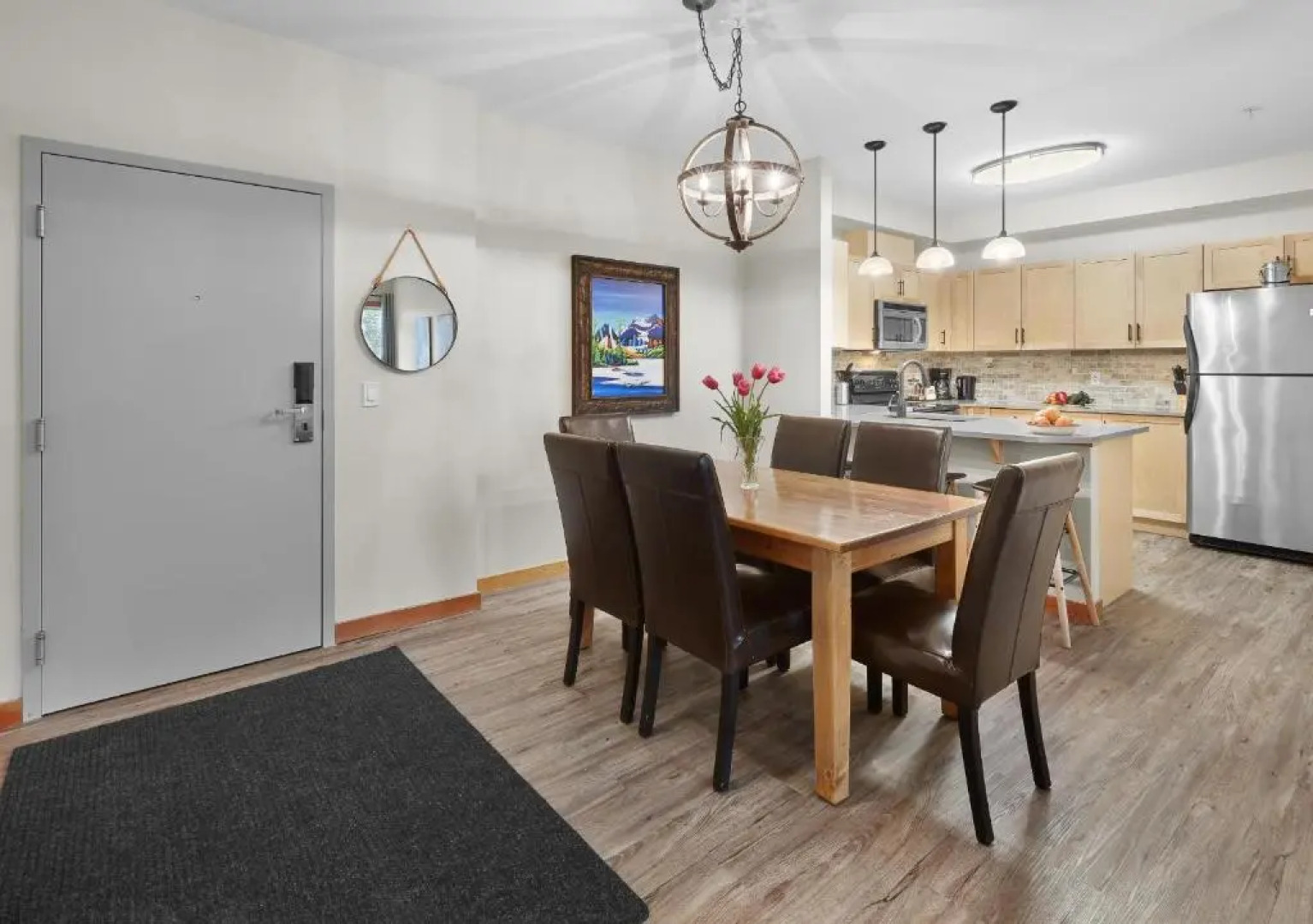 Newly Renovated Grizzly Lodge, Spacious 3BR 2BA with open pool, hot tub