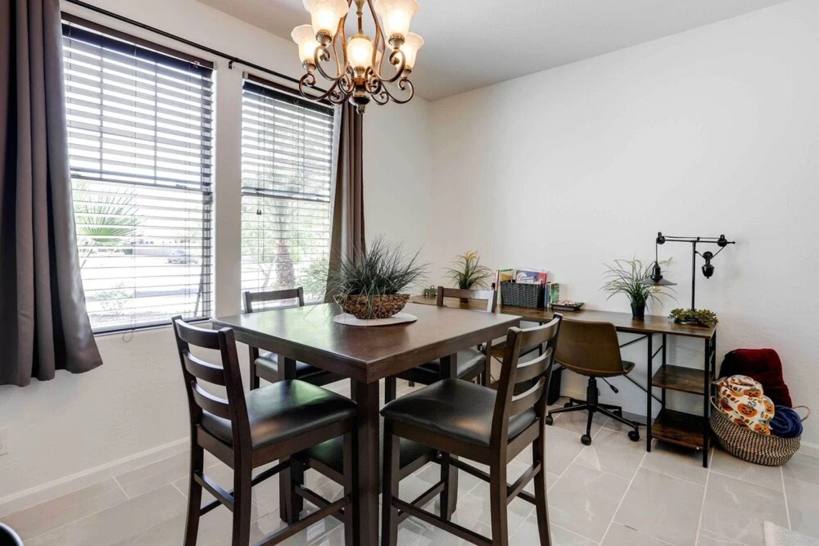 Pool, Fire Pit & Grill: Goodyear Home!