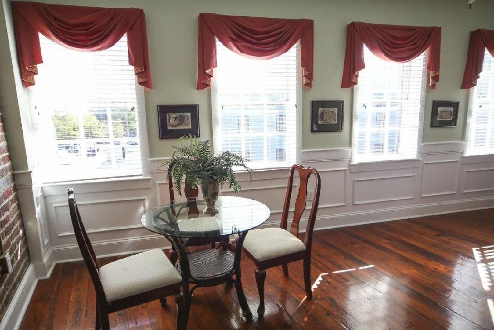 Meeting Street Suites