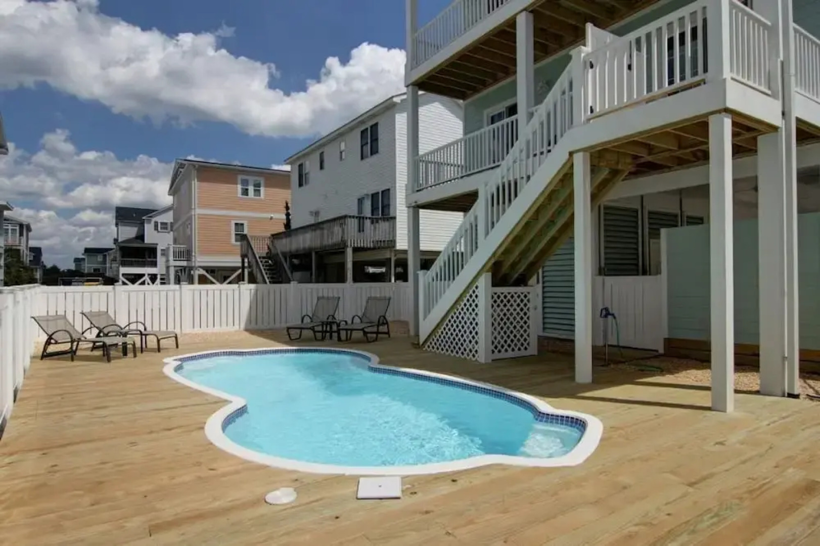 Welcome  4 Bedroom Home by RedAwning