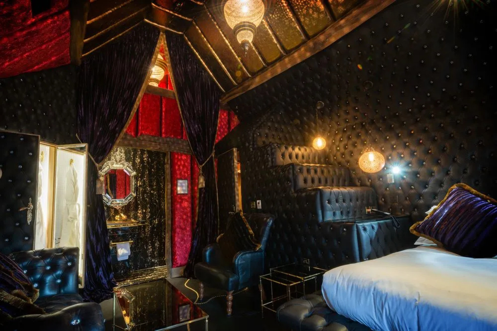 Crazy Bear Hotel-Beaconsfield