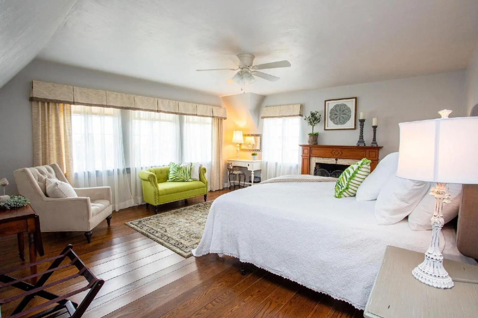 Hummingbird Estate Wine & Suites