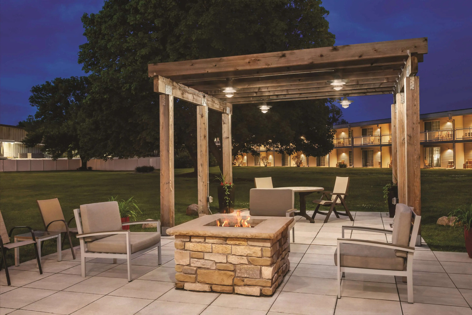 Country Inn & Suites by Radisson, Woodbury, MN