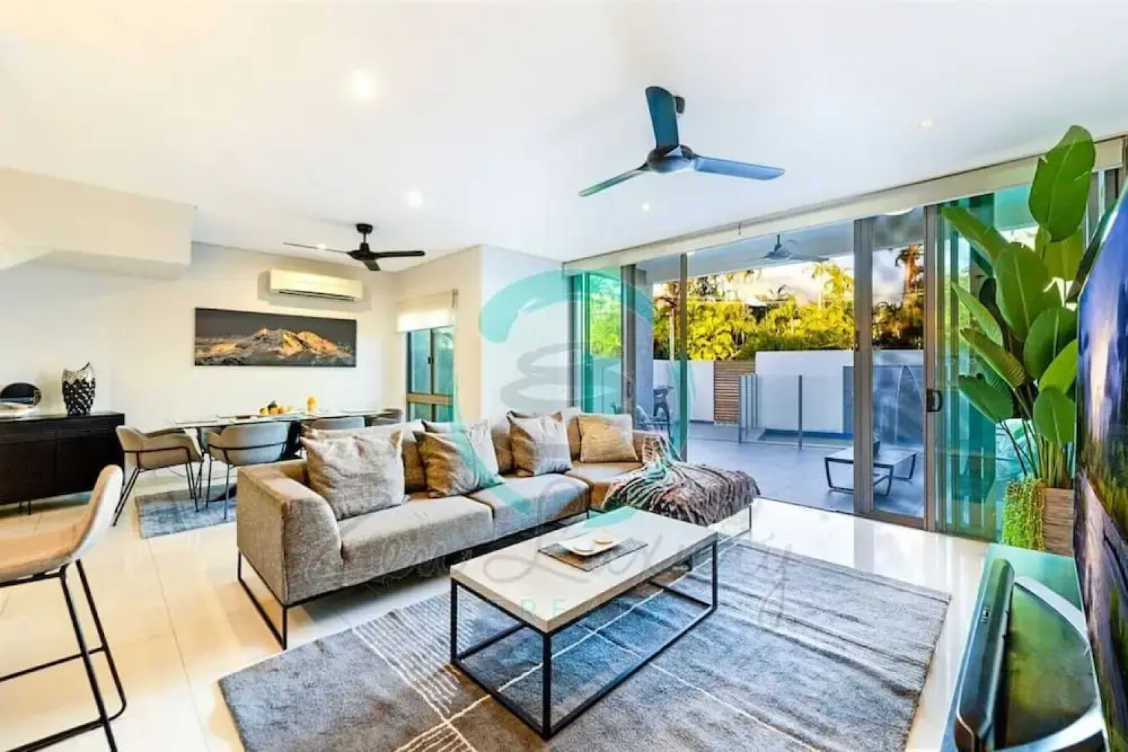 ZEN ARCTIC LUXURY 2-STORY House & Pool