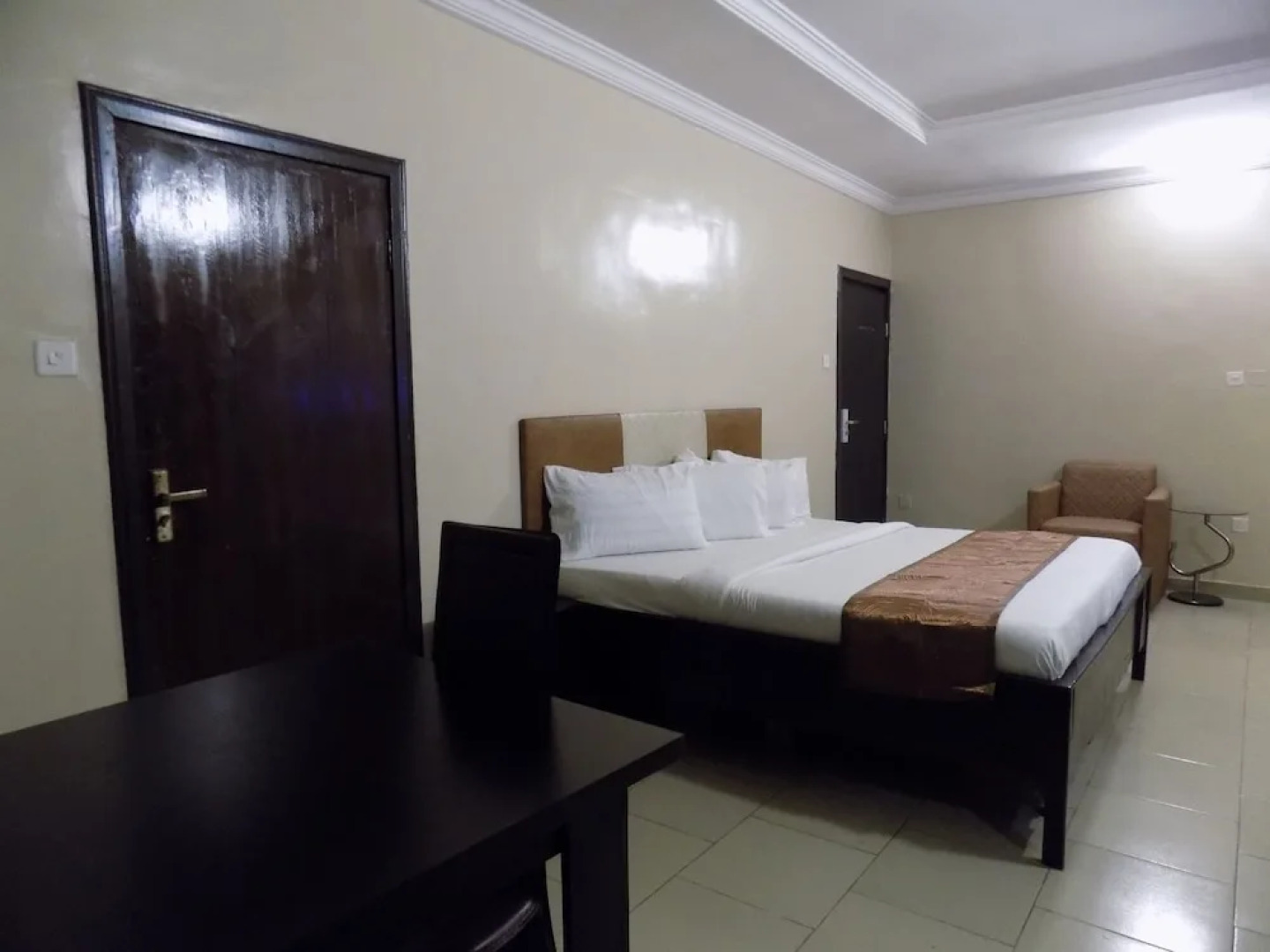 Posh Apartments and Hotel