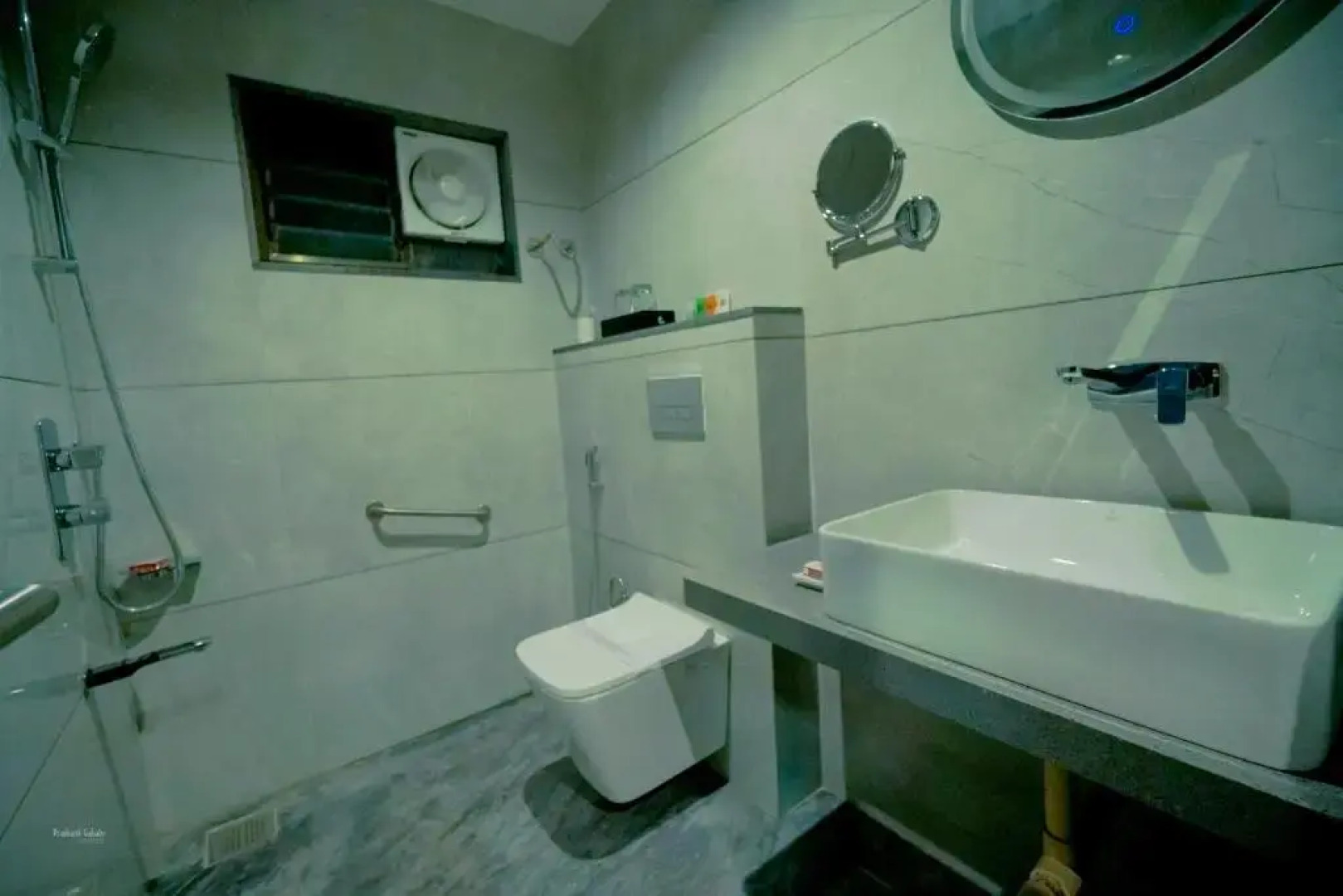 RG Exclusive Hotel-Akola