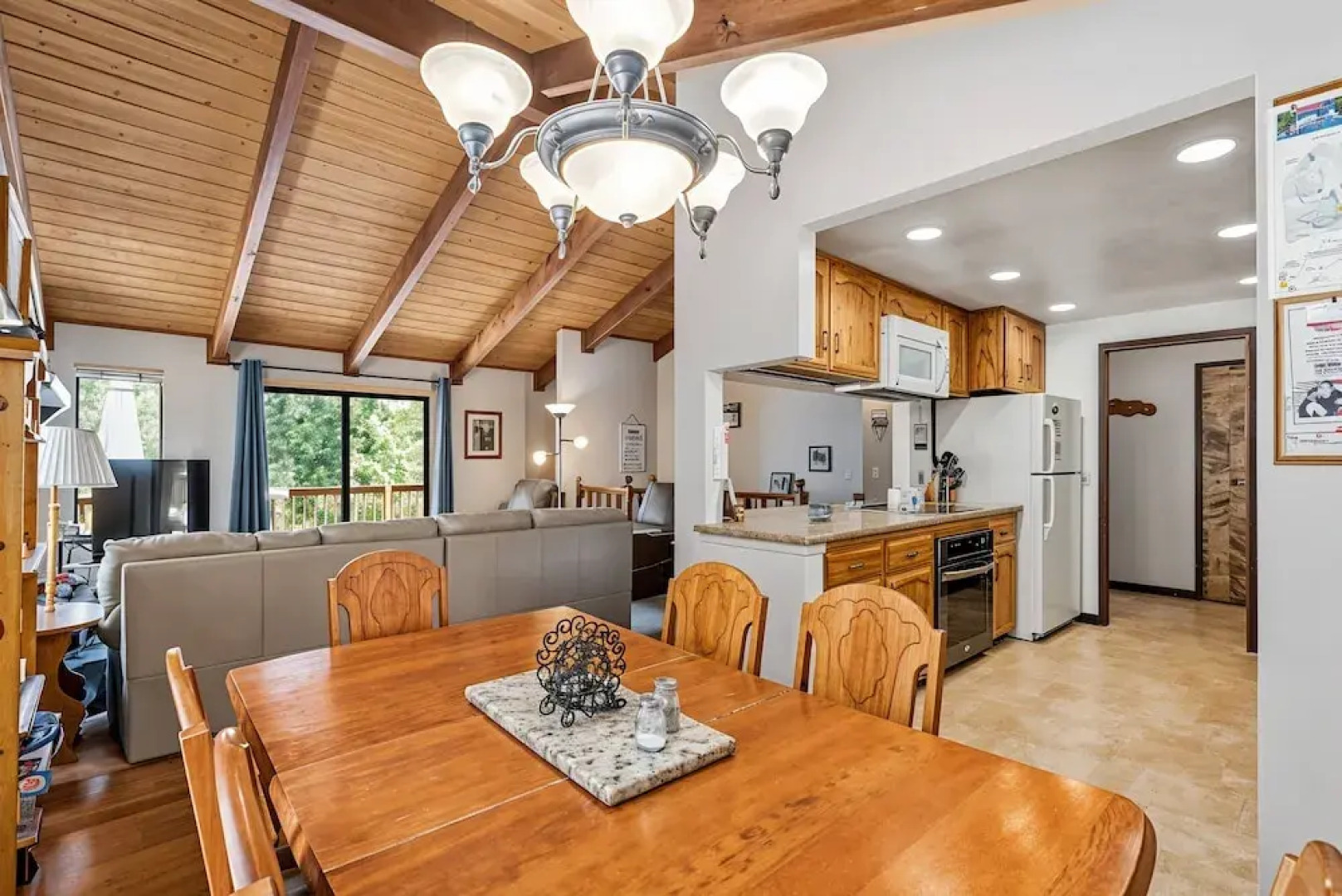 The Big Easy - Lakefront Only 1 mile to Popular Marina Beach! by Yosemite Region Resorts