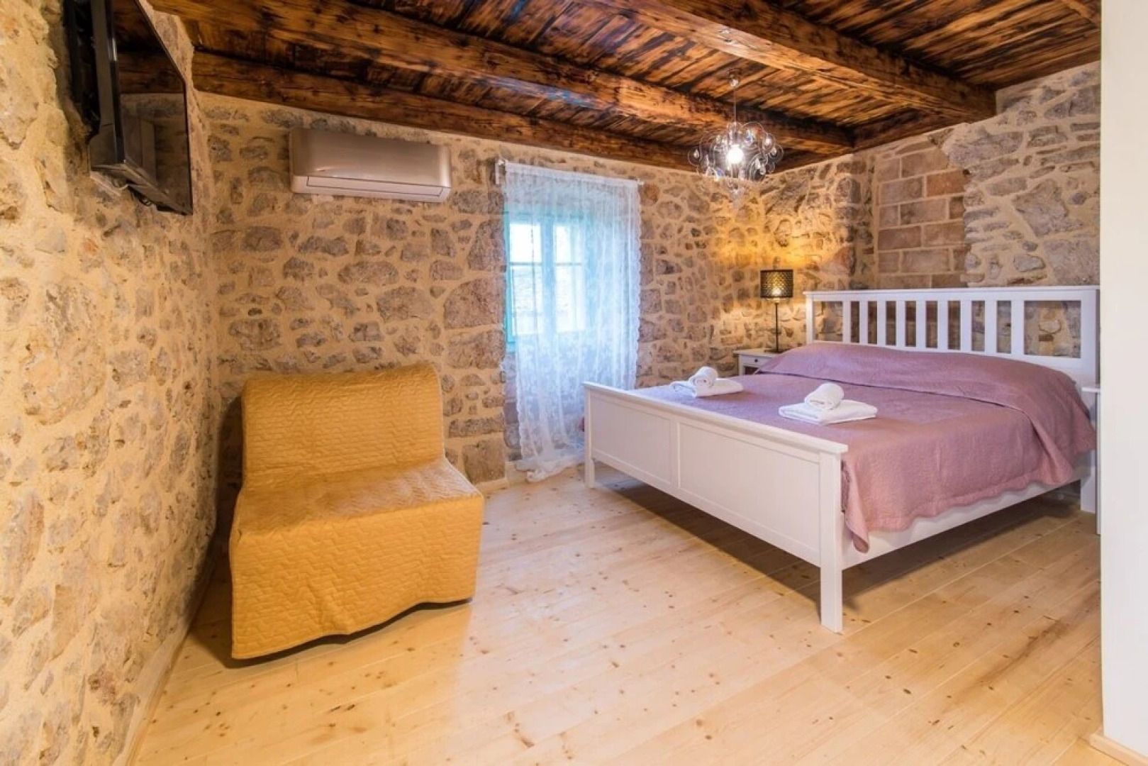 Peace - Rustic With Pool - H