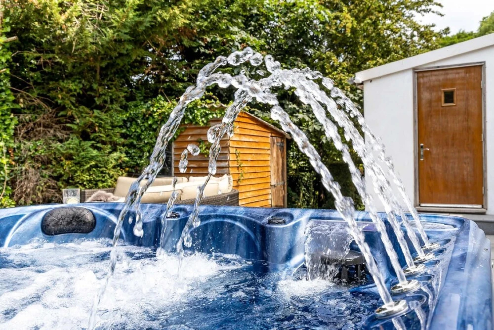 Bramblewood - Cosy Chic hot tub Close to Beach