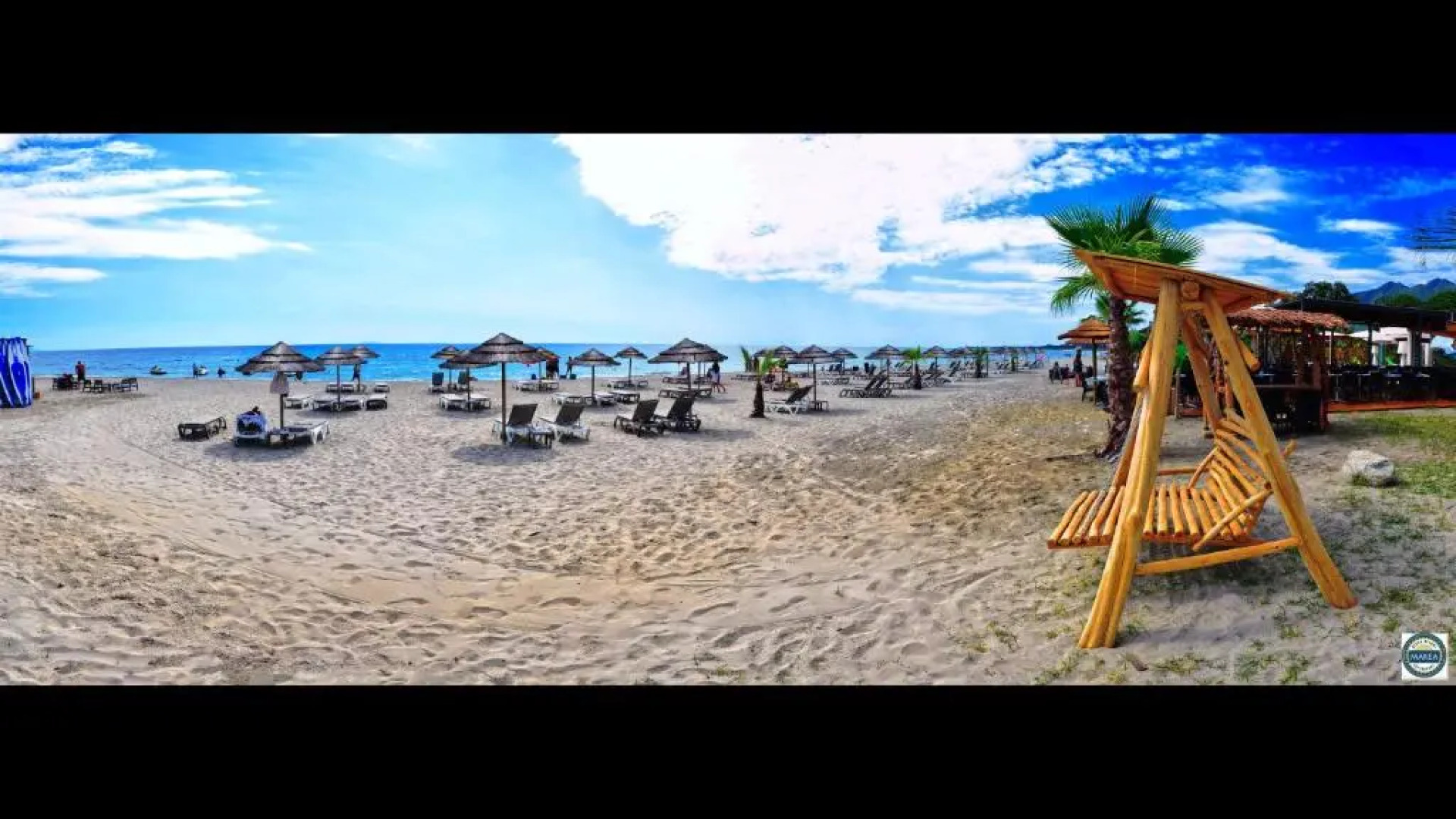 Seaside apartment with beach service