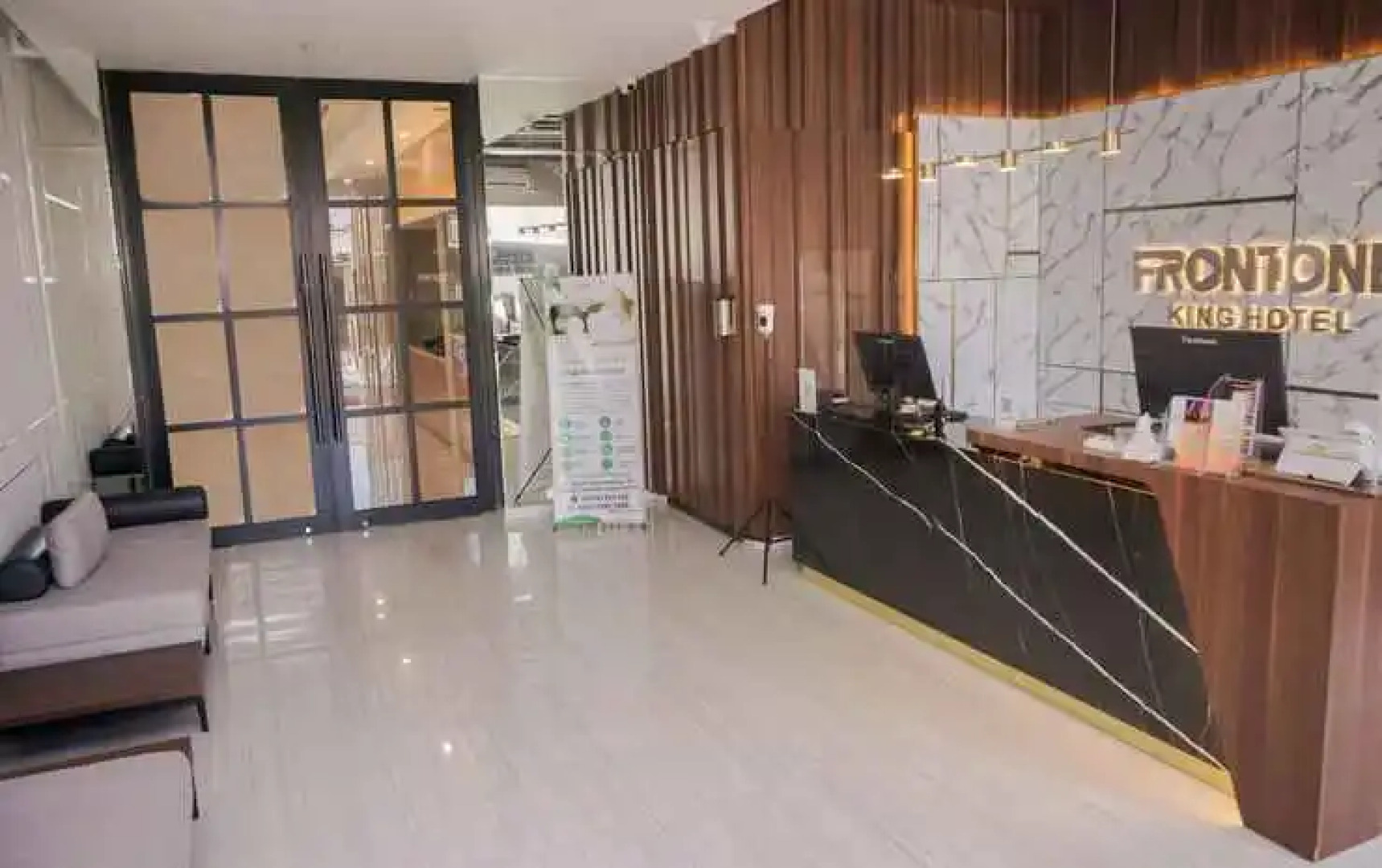 Front One King Hotel