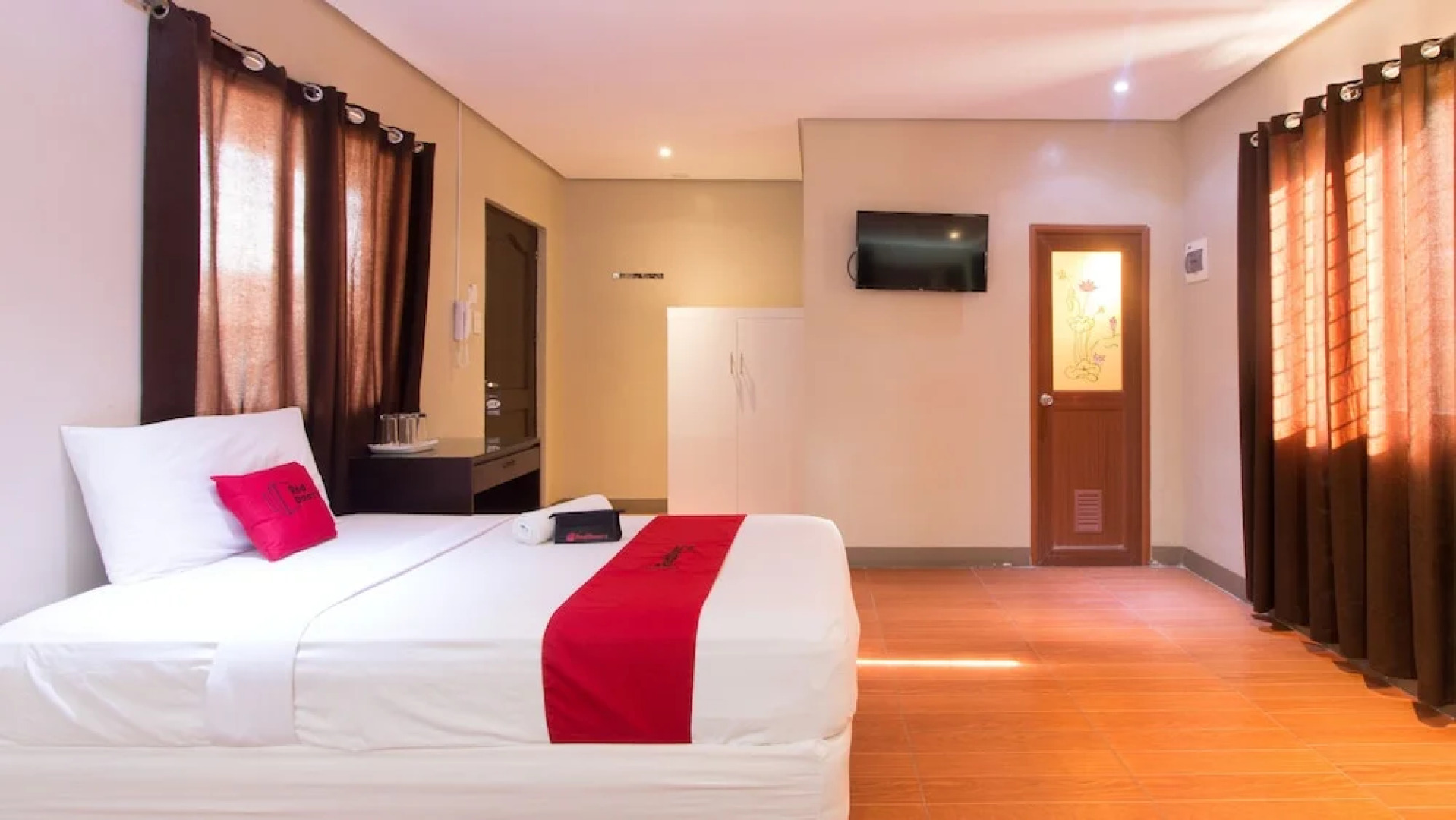 RedDoorz Plus near Tacloban Astrodome