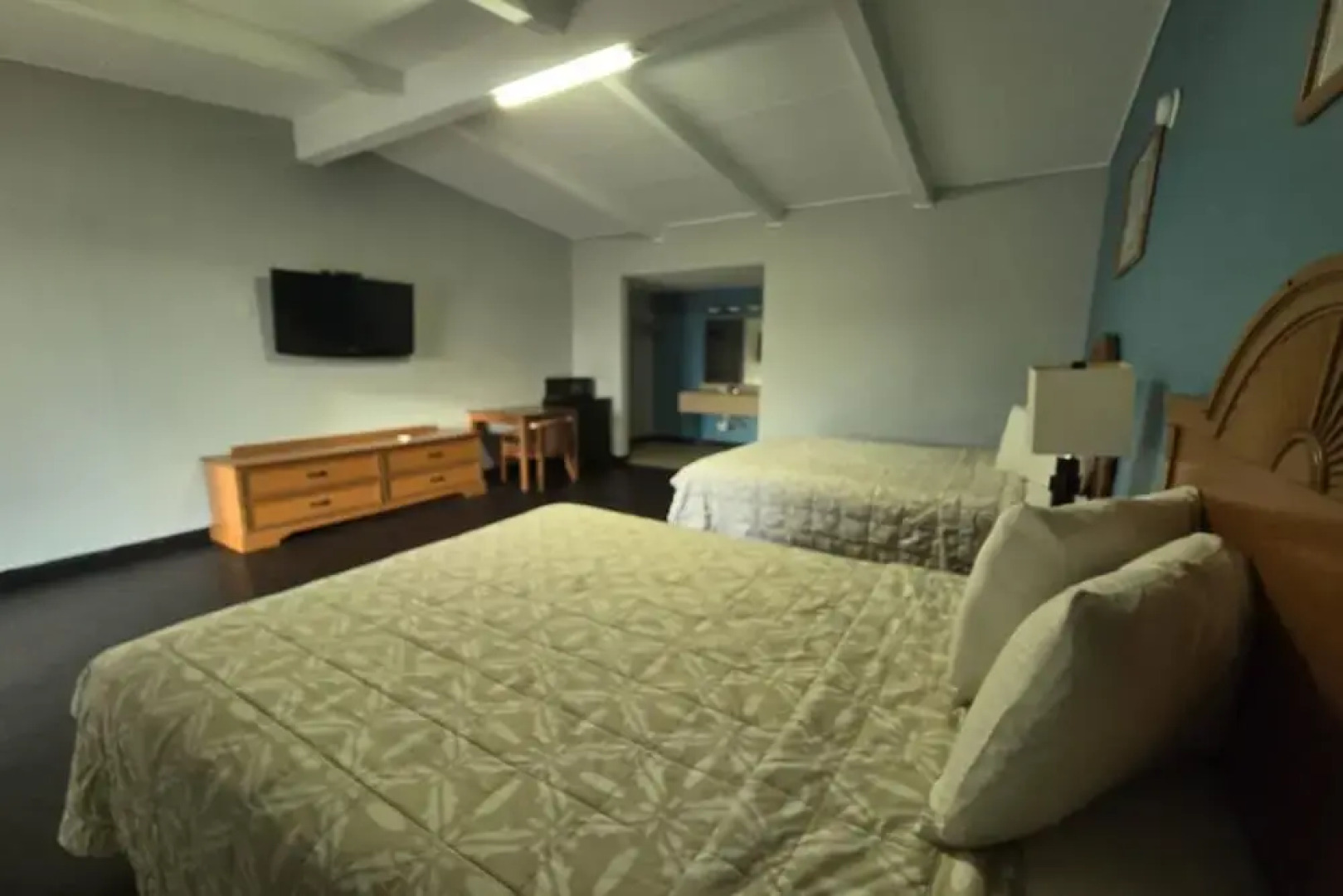 Luxury Inn & Suites and RV Park