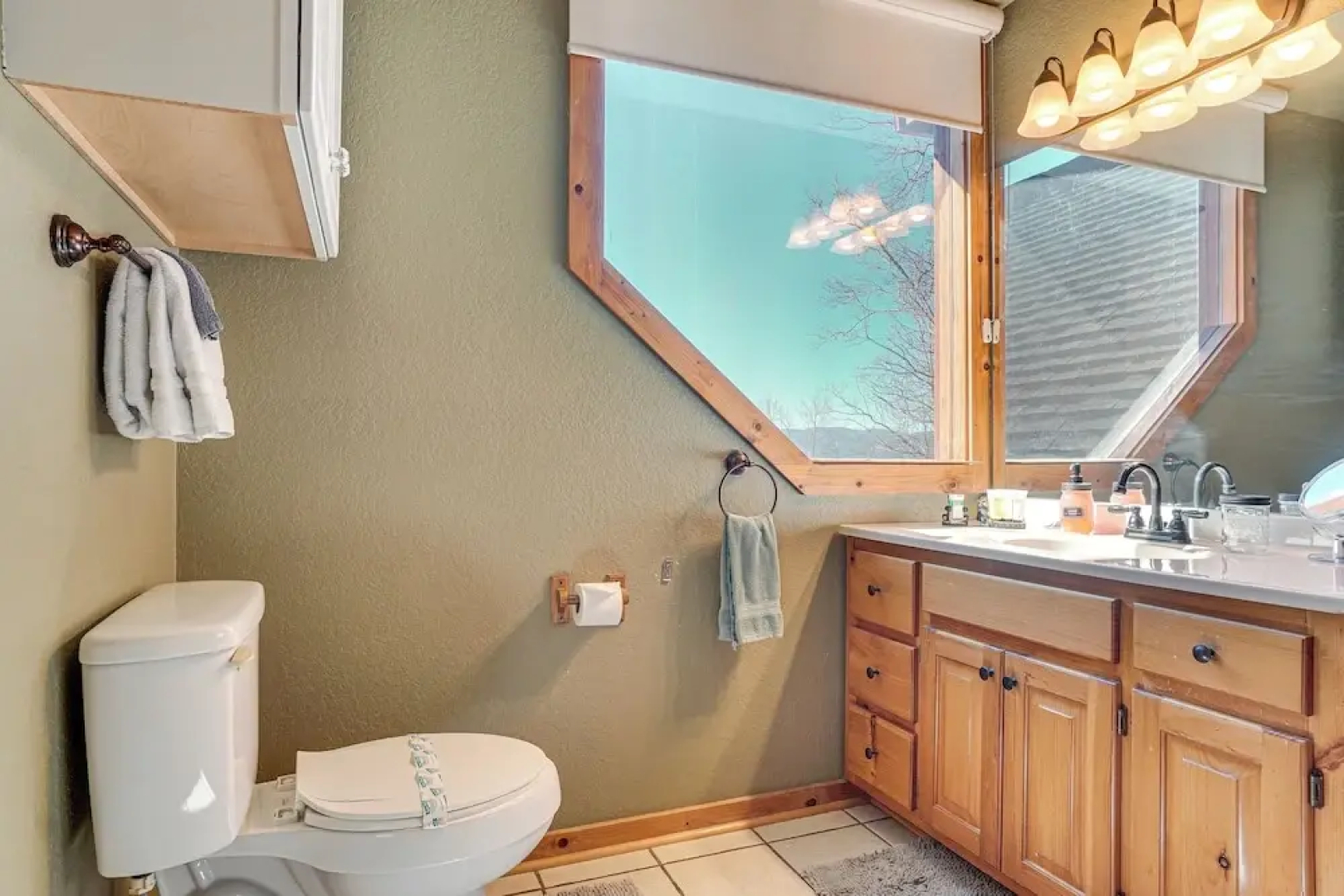 Pool, Hot Tub & Mountain Views: Cleveland Cabin