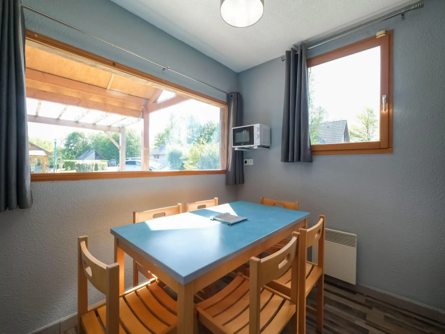 Snug Holiday Home in Signy le Petit with Private Terrace