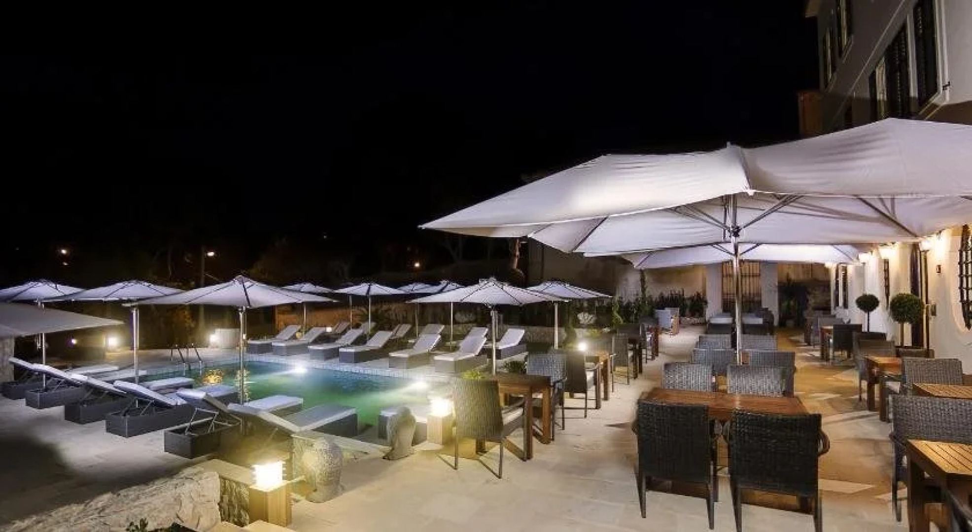 Dolphin Suites Hotel