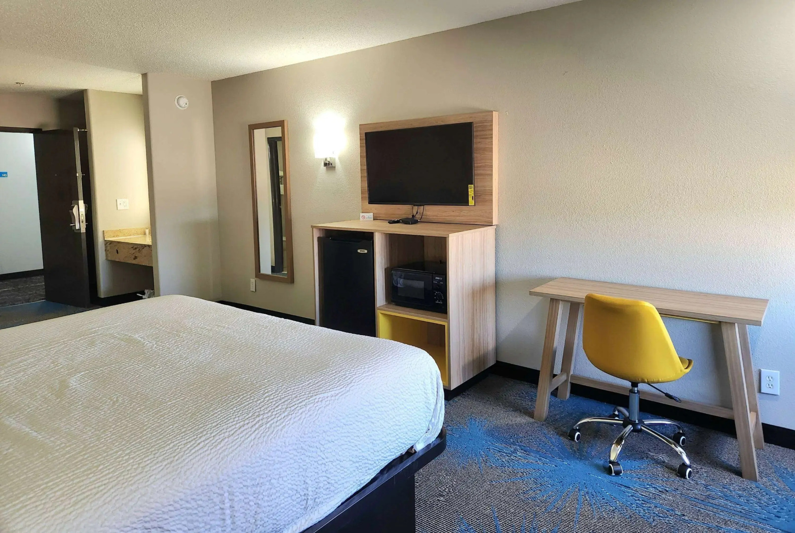 Days Inn & Suites by Wyndham New Iberia