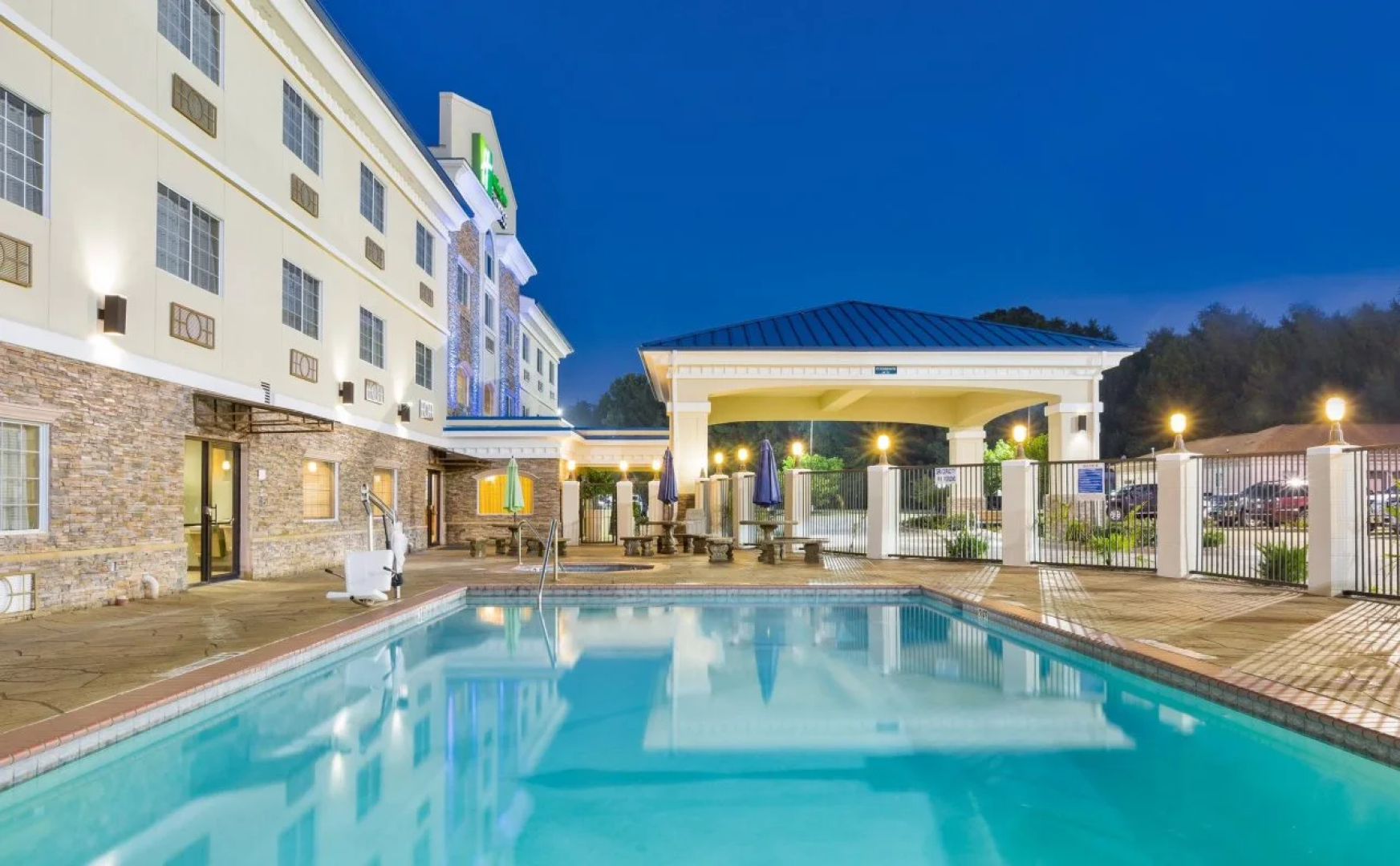 Holiday Inn Express Palestine by IHG
