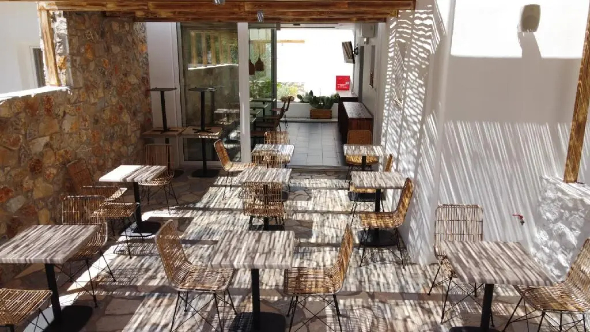 Aellia Hotel & Suites