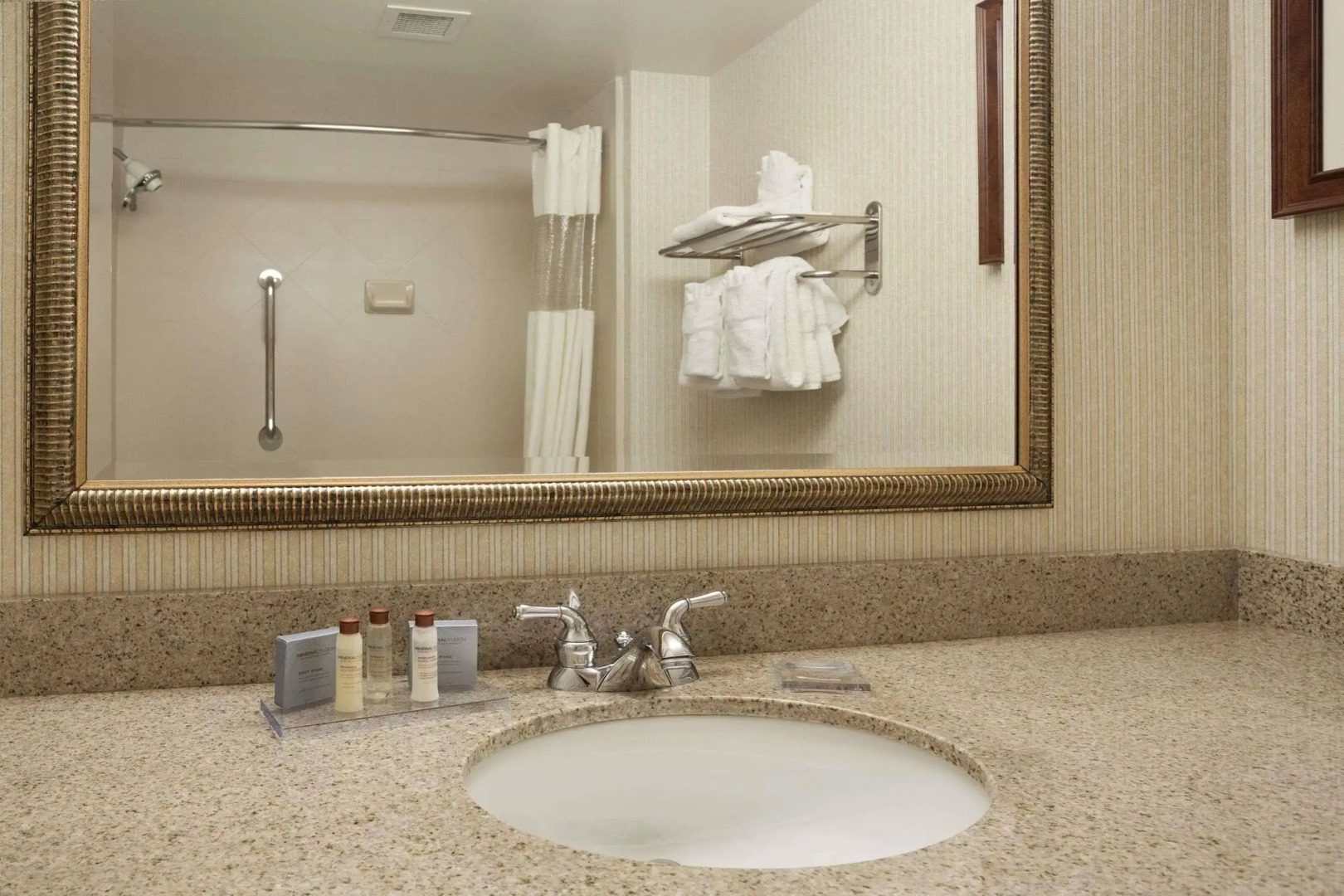 Comfort Inn & Suites Lake George