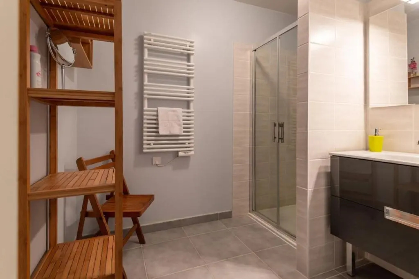 Apartment with balcony near downtown