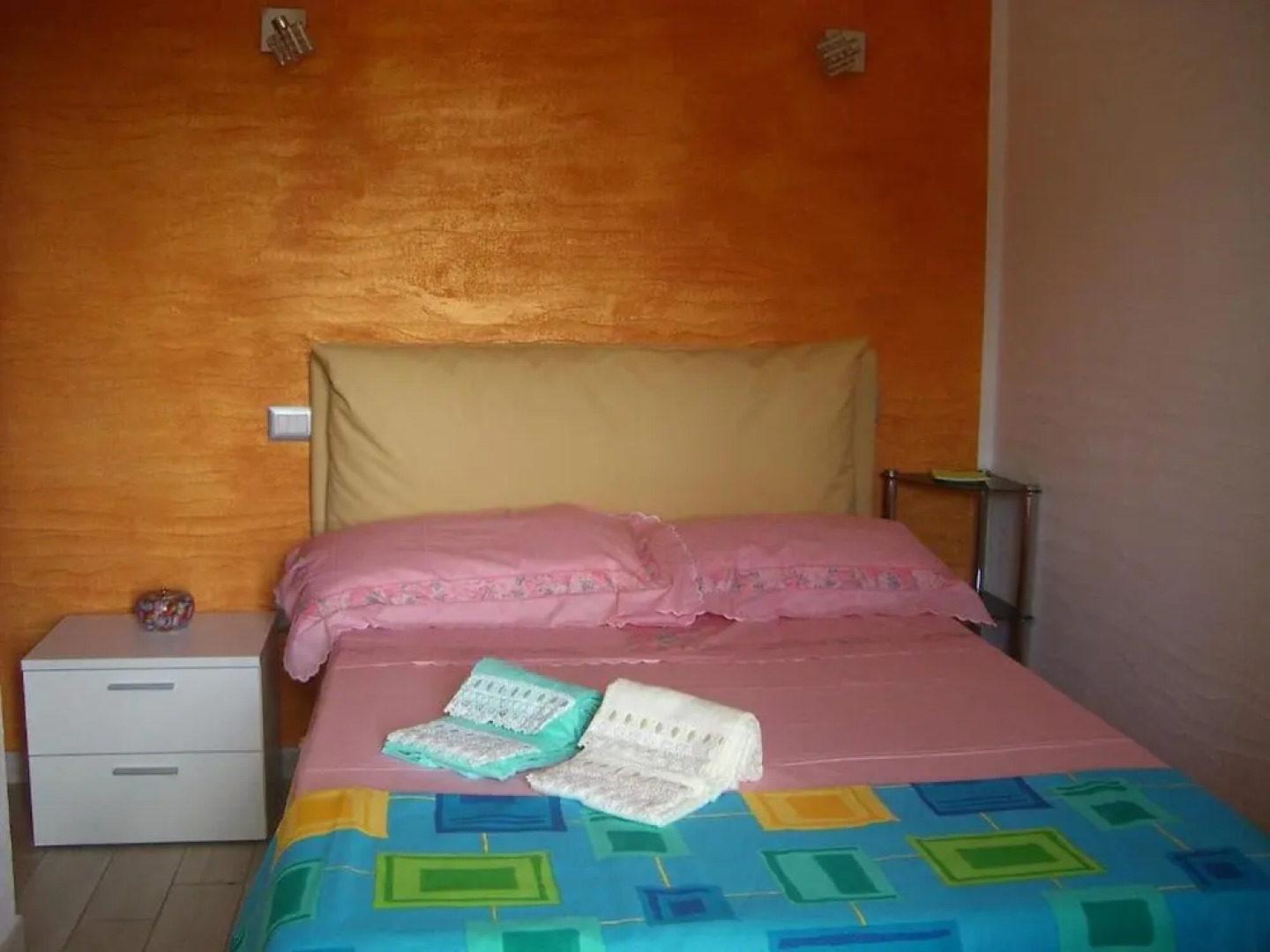 Room in Guest Room - S'olivariu Village Affittacamere - King Room With Roll-in Shower