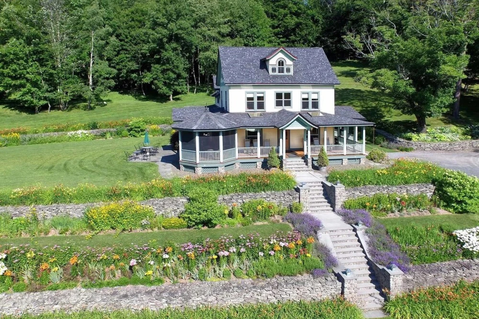 Breezy Hill Inn