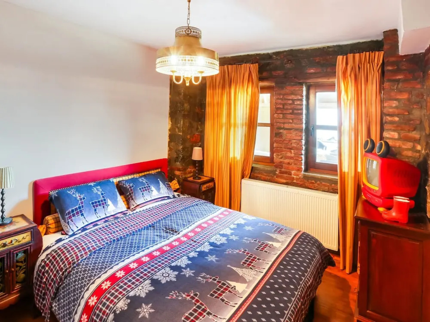 Lavish Holiday Home in Pella with Jacuzzi