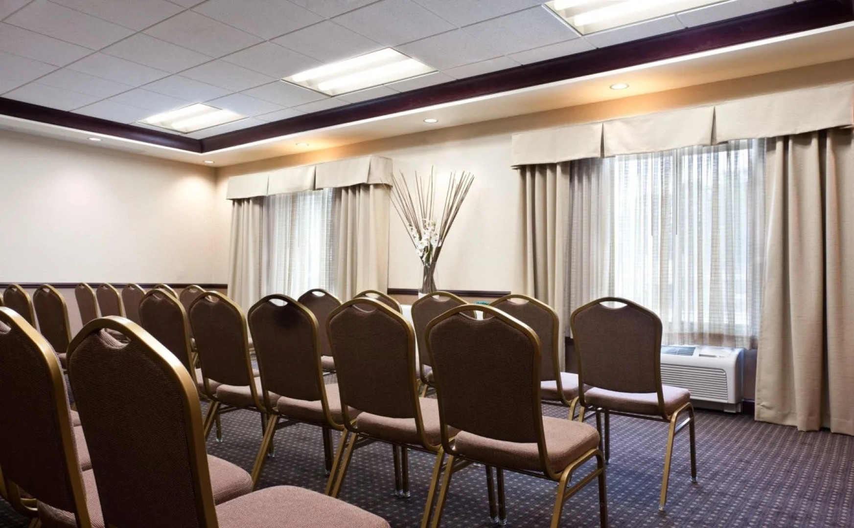 Holiday Inn Express & Suites Chicago West-O'Hare A