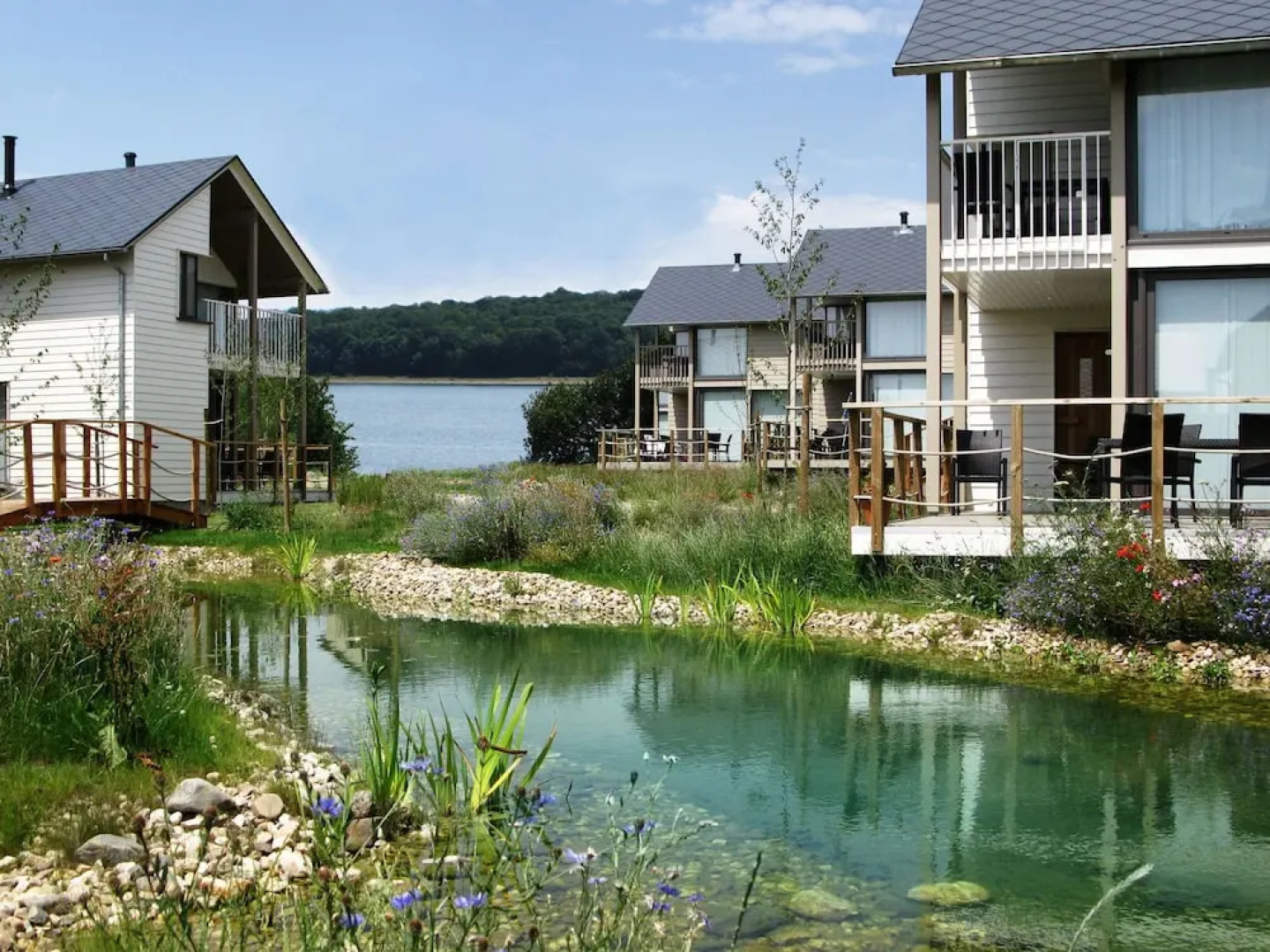 Comfortable Villa With Stove, Located in a Lake Area