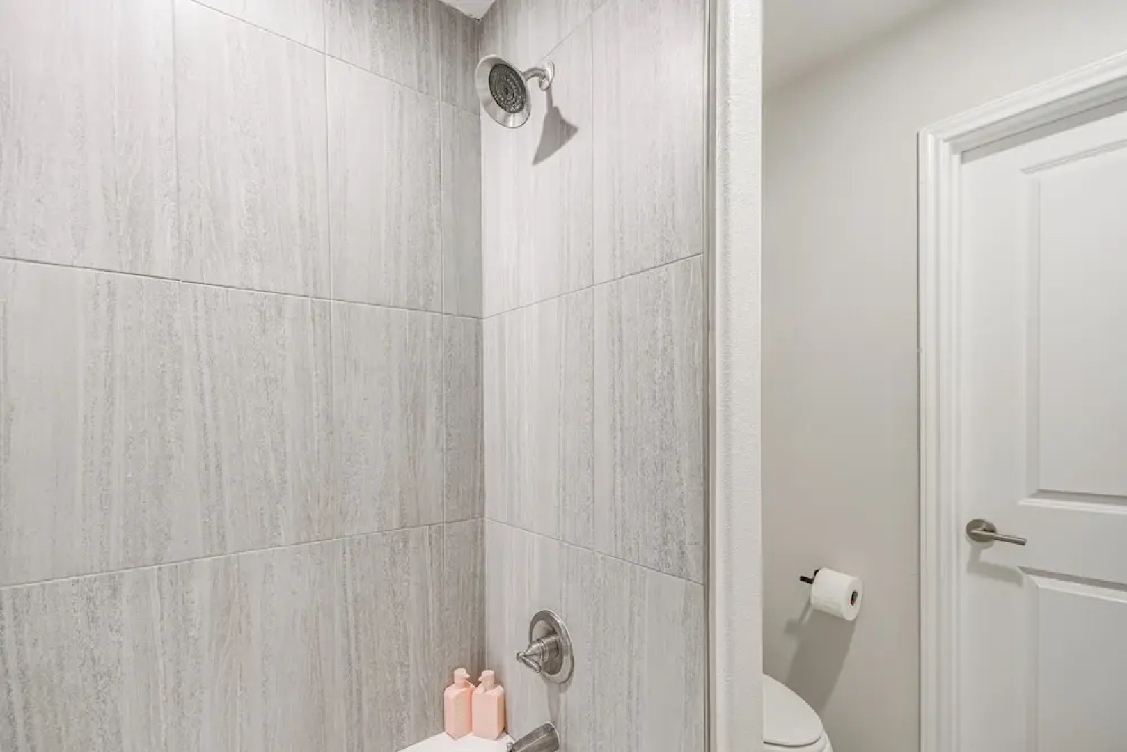 Pets Welcome: Newly Built Abode In Canyon!