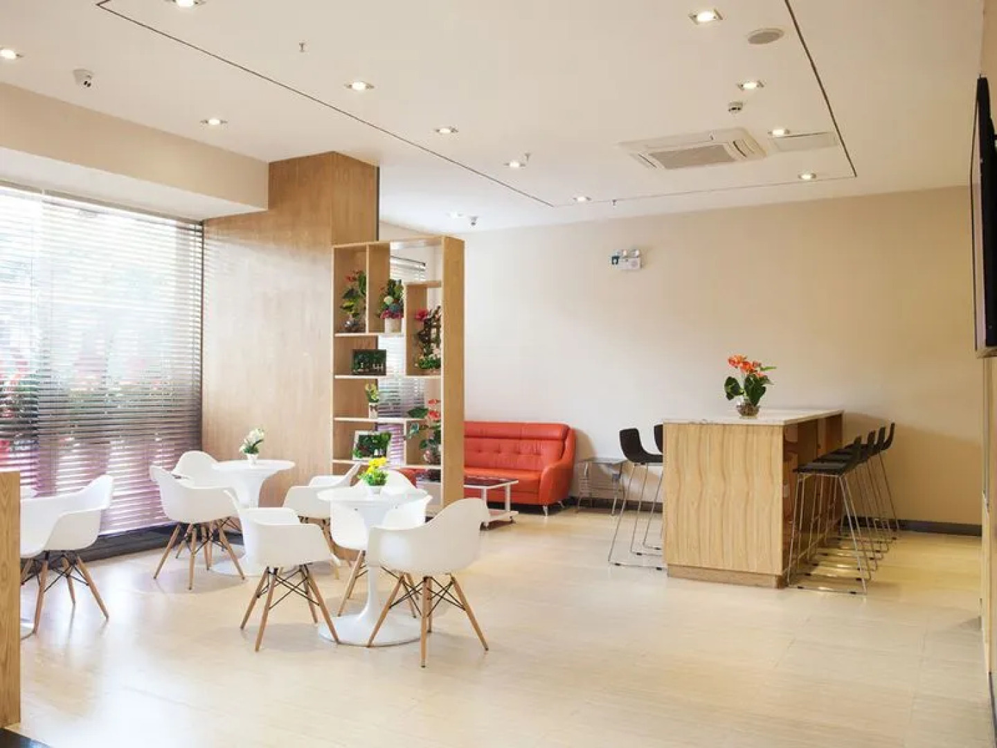 IU Hotel Kashgar Yecheng 315 National Highway Lanqiao Branch