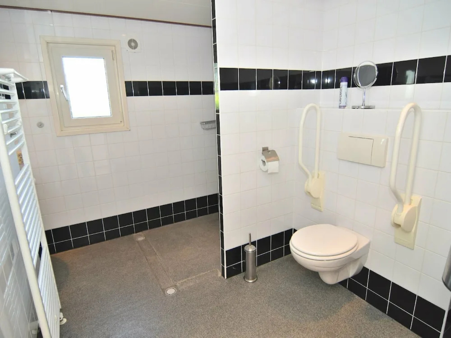 Adapted Chalet With Dishwasher, 3.5km From the sea in Egmond