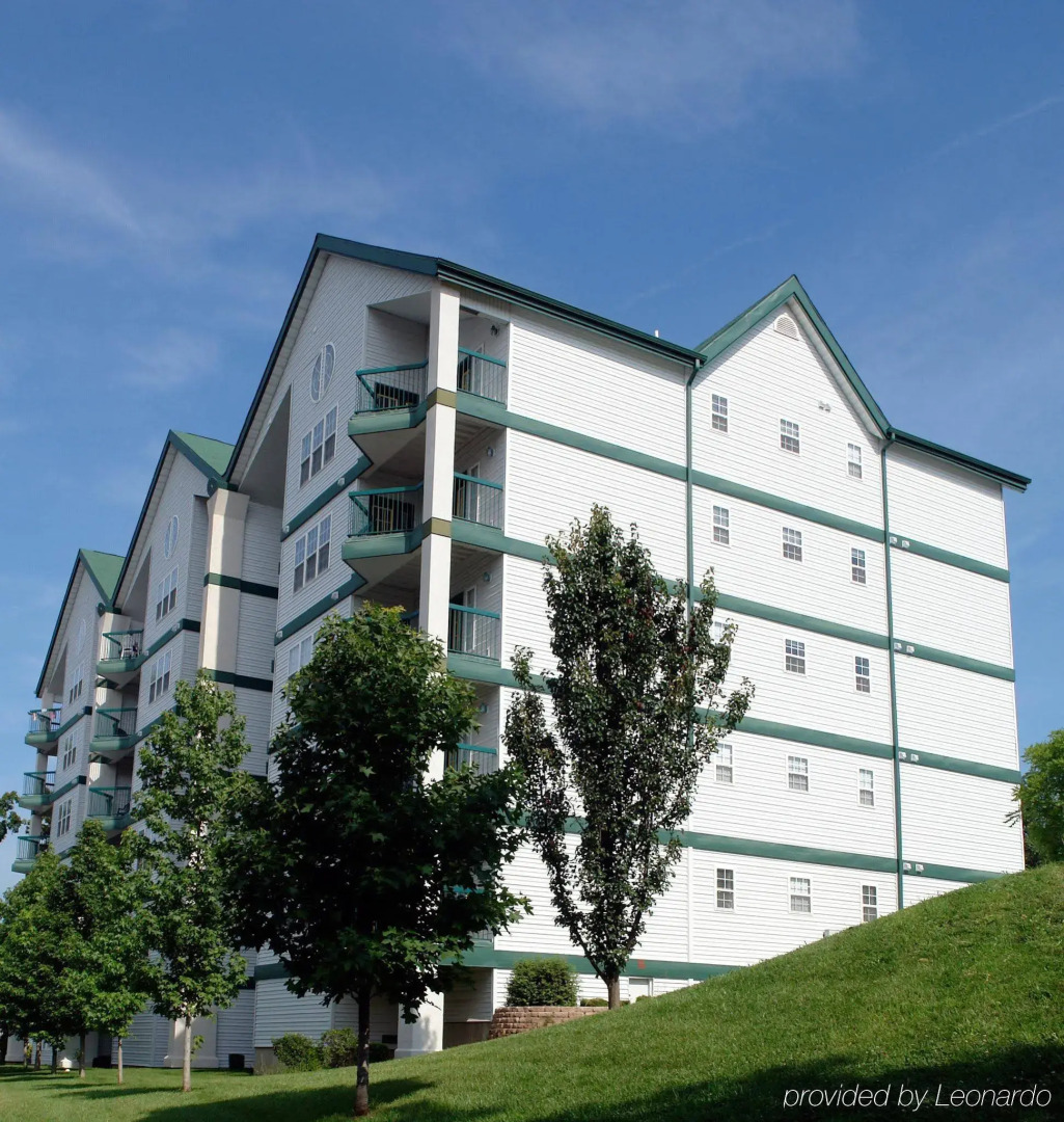 Surrey's Carriage Place Resort