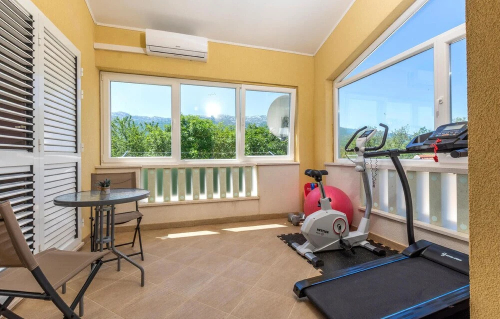 Awesome Home in Dugopolje With Wifi and 4 Bedrooms