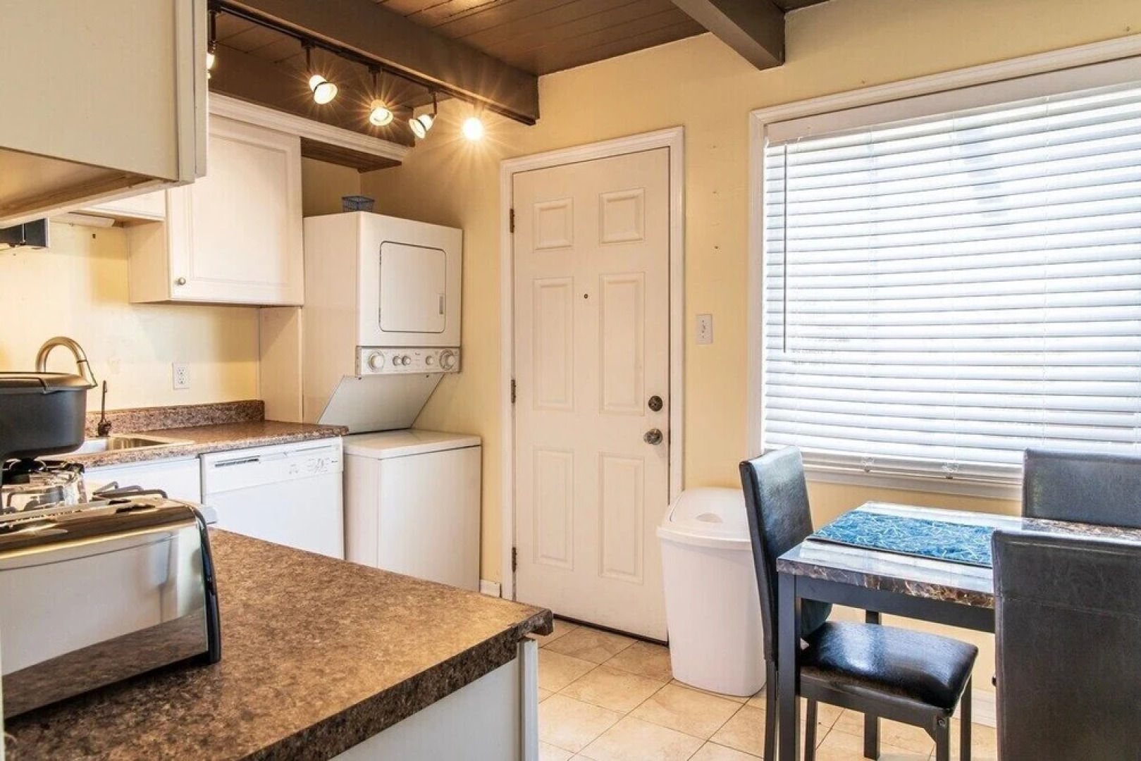 Sunny Two Bed in Richmond