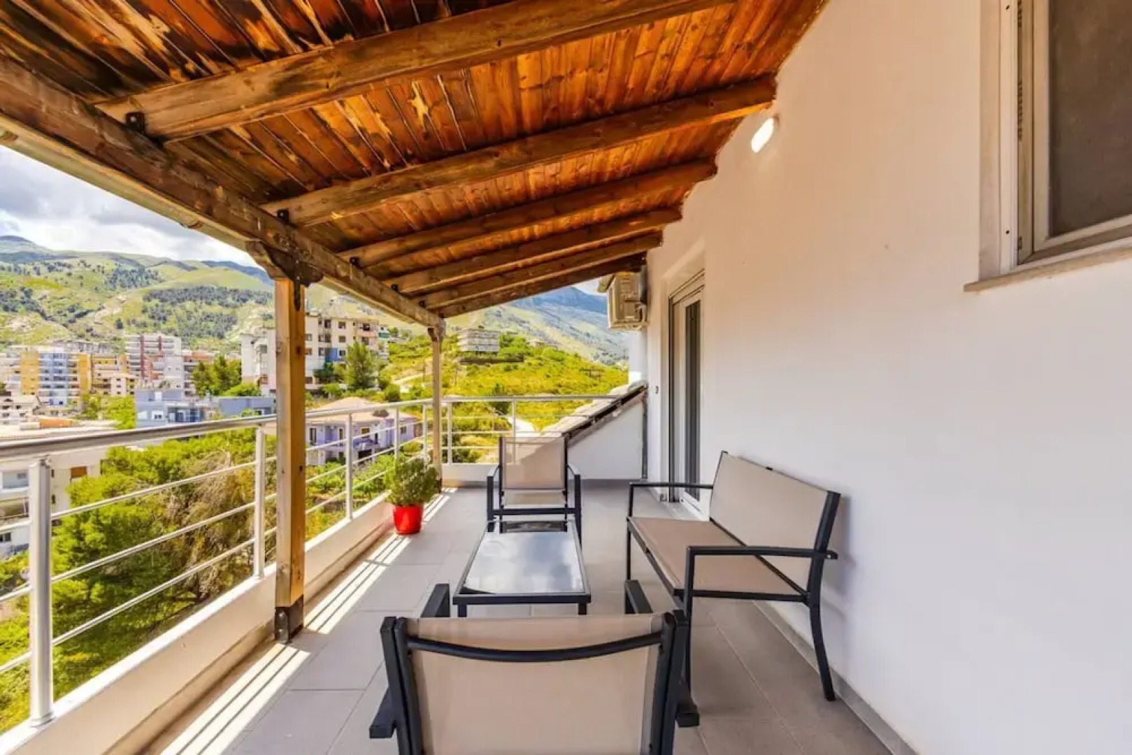 Hillside Apartment Gjirokast r