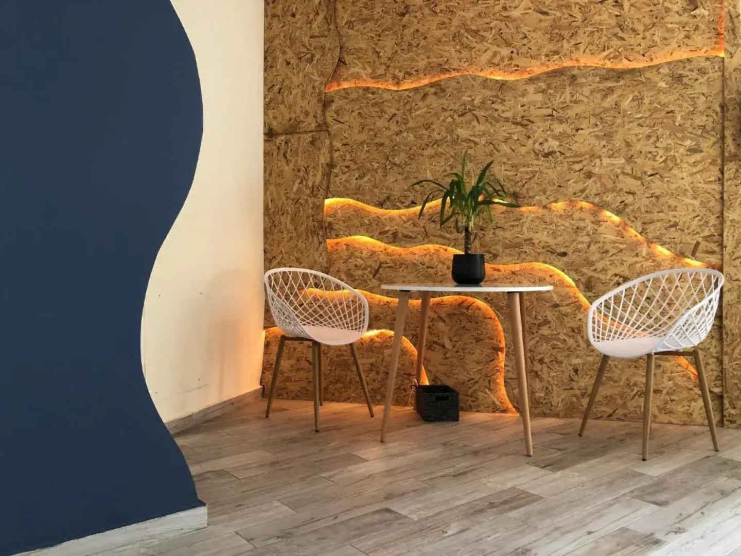 Gallery House in Drama