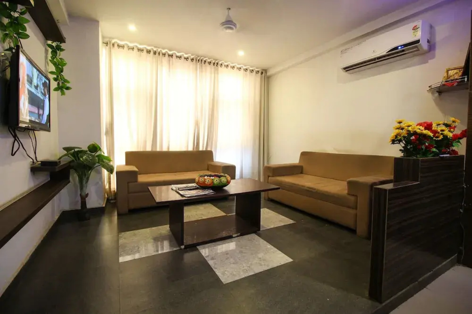 OYO 5122 Hotel Midway Residency