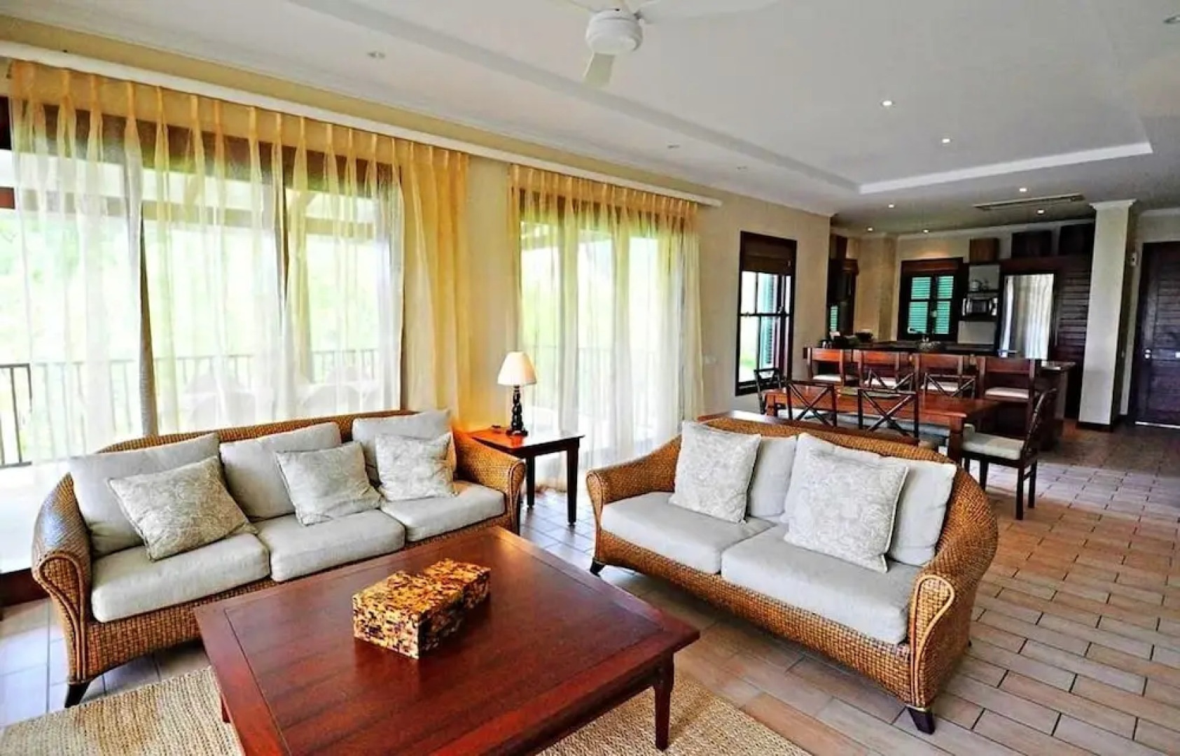 Eden Island, Beach front, Luxury, 3 Bed Ensuite, WiFi