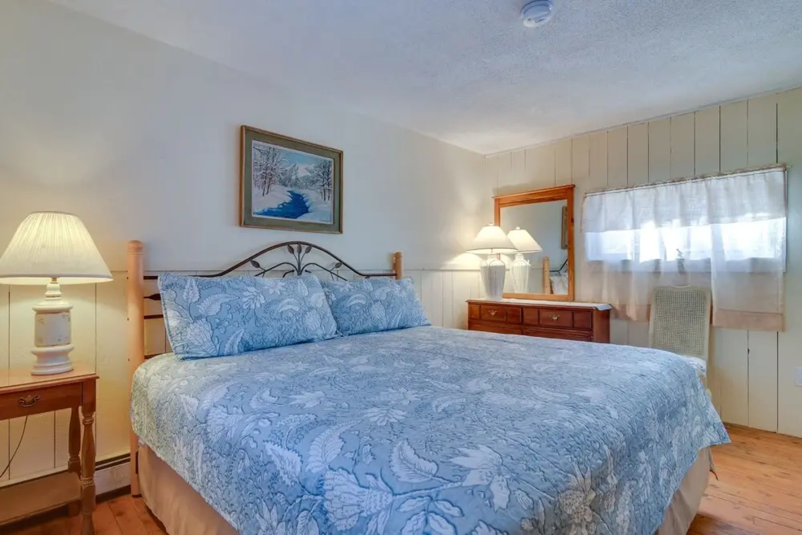 Single-story Cottage in Glen w/ Deck & Near Skiing