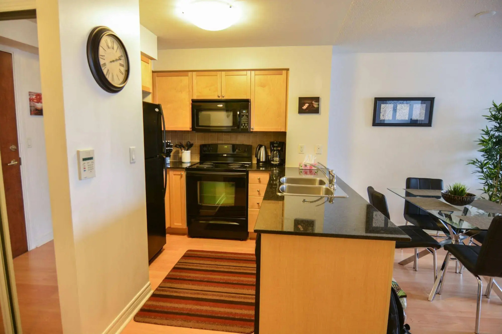 Maplewood Suites - Square One